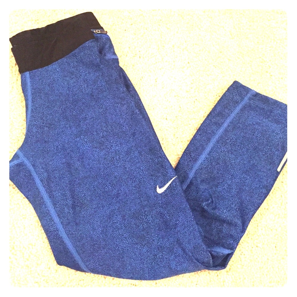 Nike dry fit running crop. Blue. Small